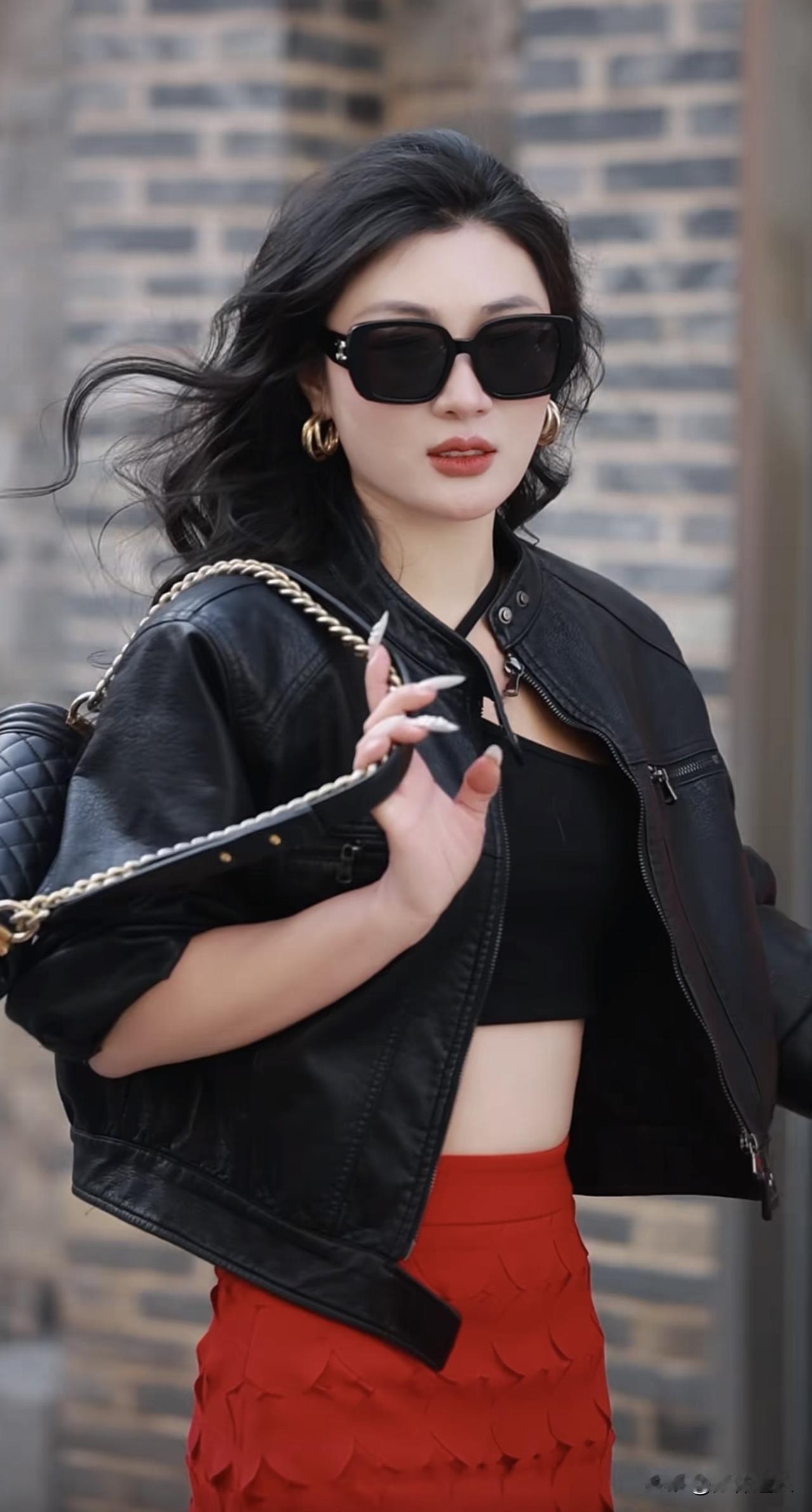 新思维：心上有个神，活着才精神

为了防止日子显得有些苍白，我建议大家：“心上有