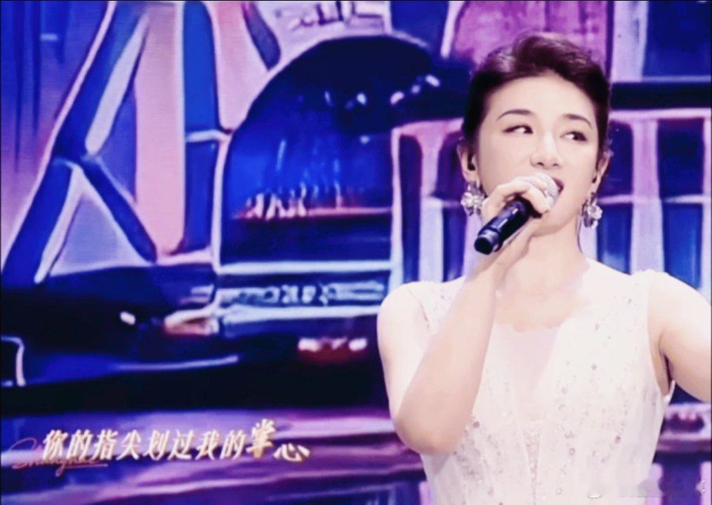 不管你是谁请你从黄奕身上下来 一直印象里黄奕是气场全开、飒爽霸气的模样，没想到开