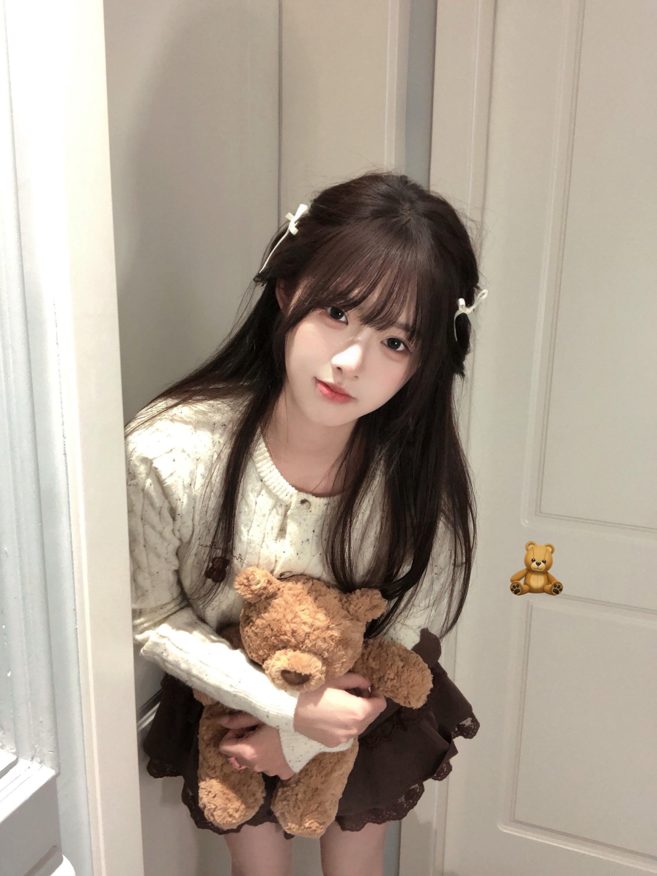 就这样萌萌的看着你|ω・)