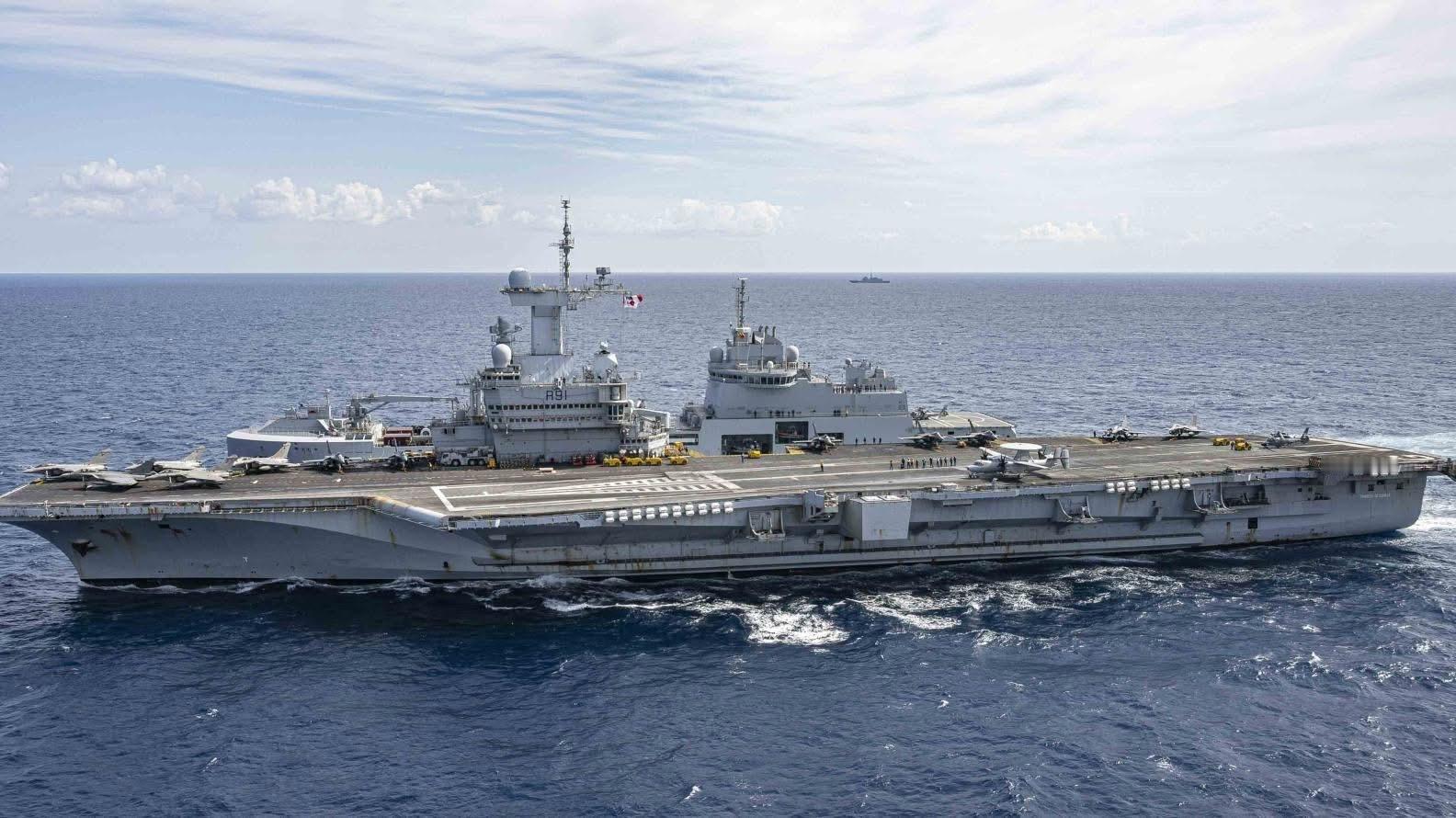 2月28日以来实战中的法国陆海空天军（法国海军摄影师拍戴高乐和阿基坦拍得不错）今