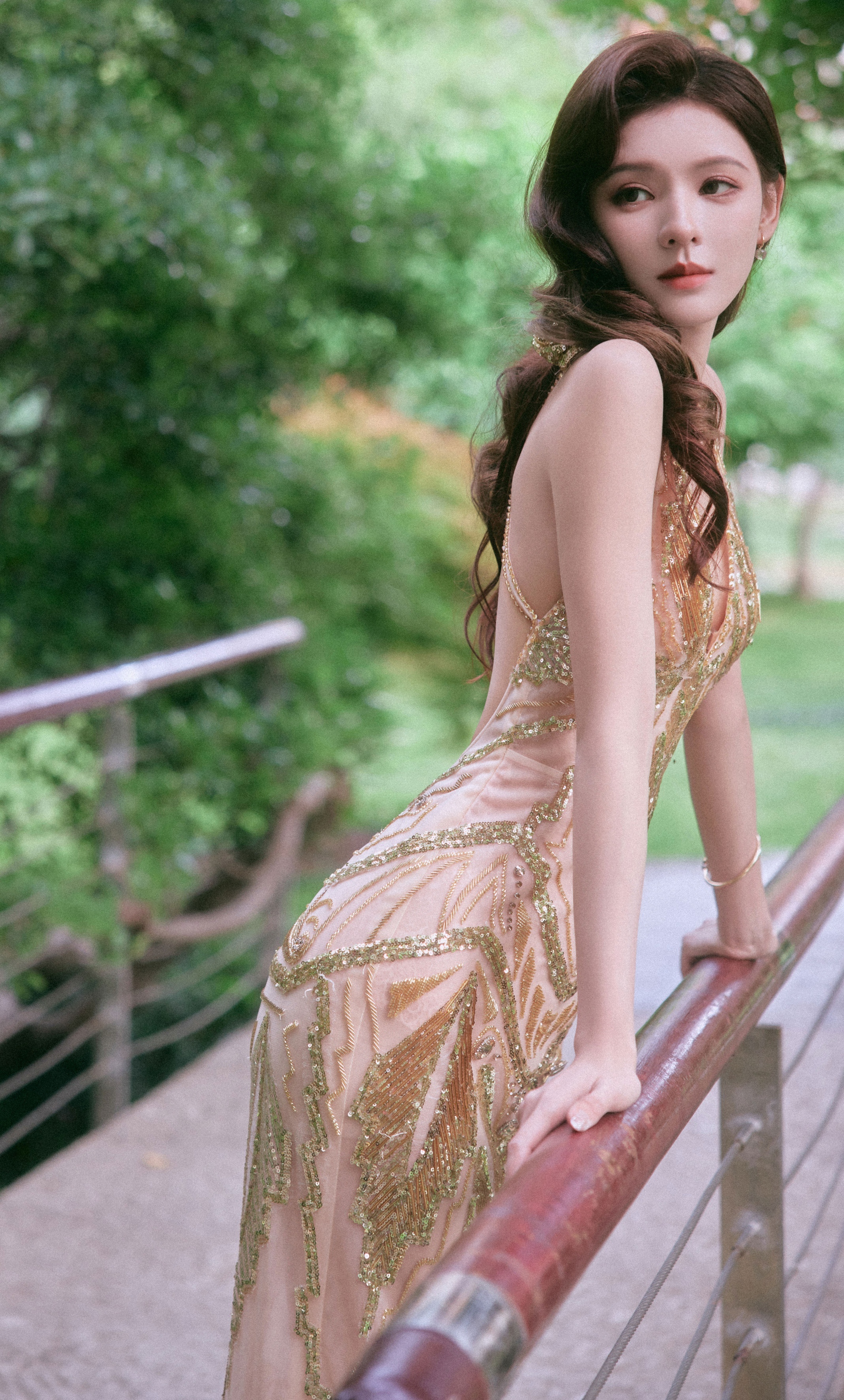 张予曦露背礼服这腰这臀