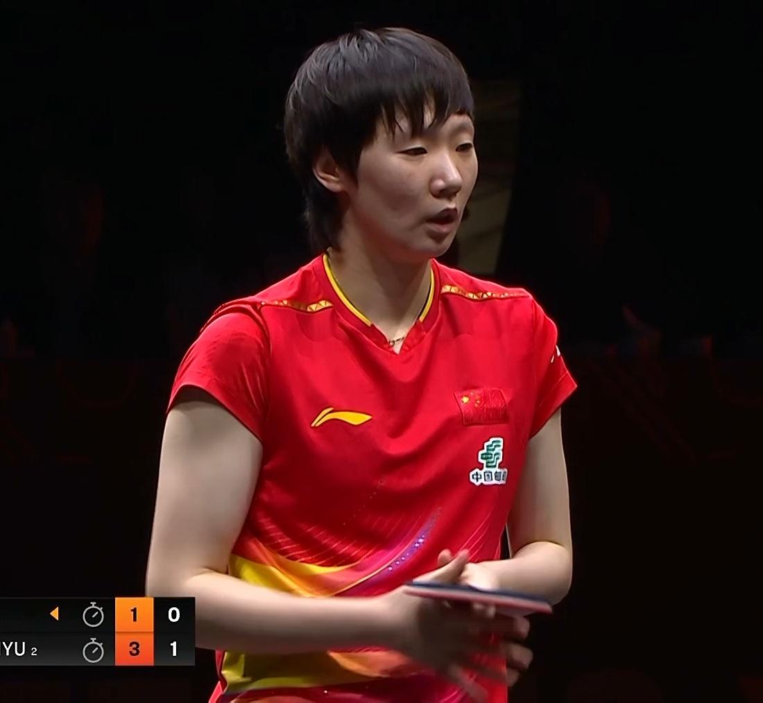 王曼昱4-2蒯曼
王曼昱获得香港总决赛女单冠军，蒯曼获得了亚军，两个人都打出了高