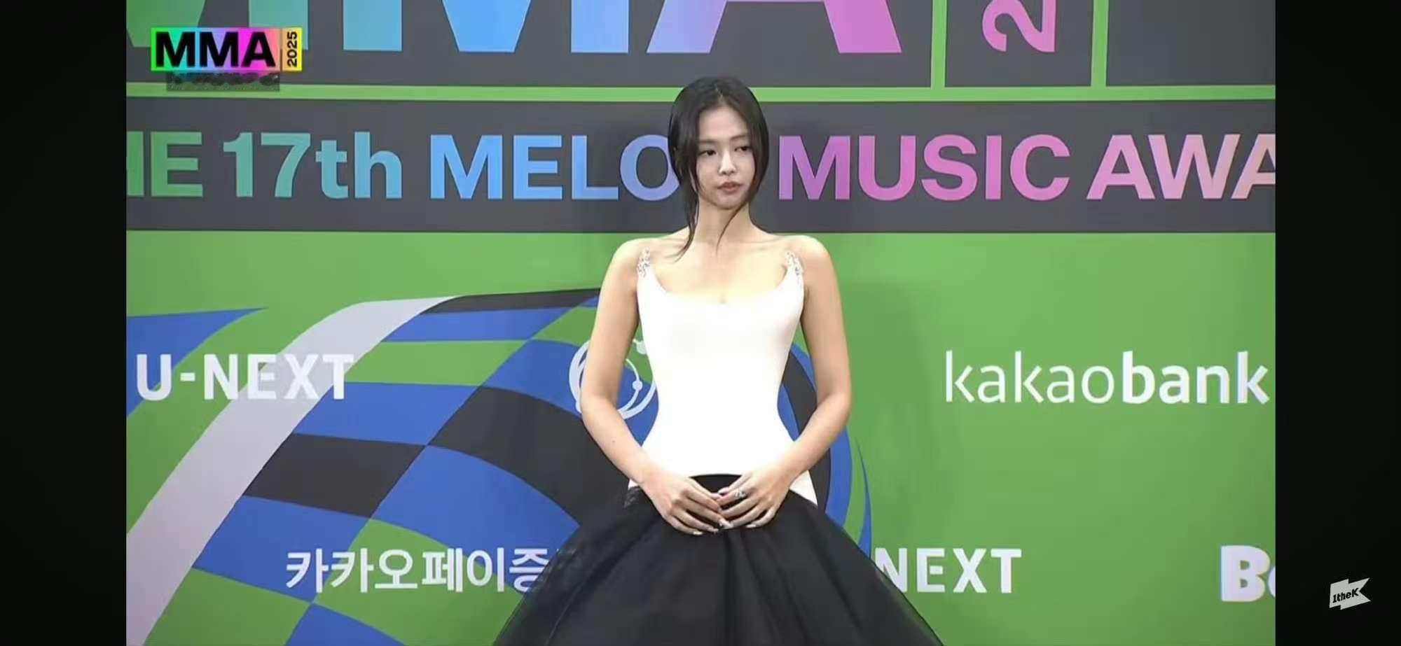 JENNIEmma红毯JENNIE出席MMA红毯JENNIE出席MMA颁奖典礼红