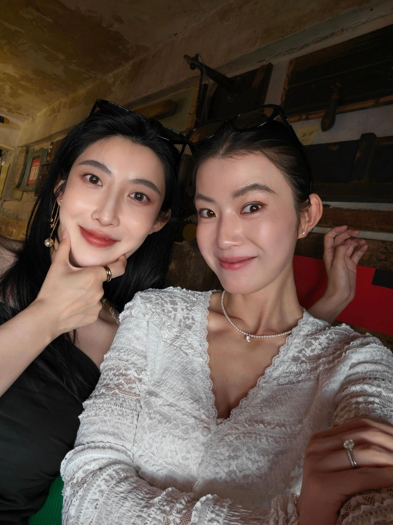 “快乐+快乐=快乐2”上天赐予我一段真挚的友情 漂亮的照片不发就过期了 和姐妹打