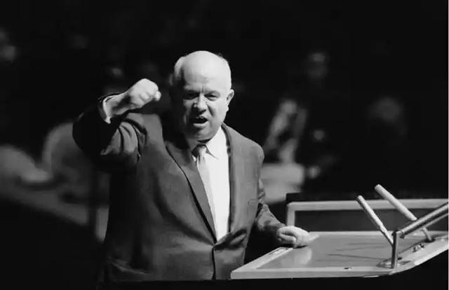 赫鲁晓夫政变全过程曝光！朱可夫在会议中掏出手枪，当众把贝利亚控制扣押

1953