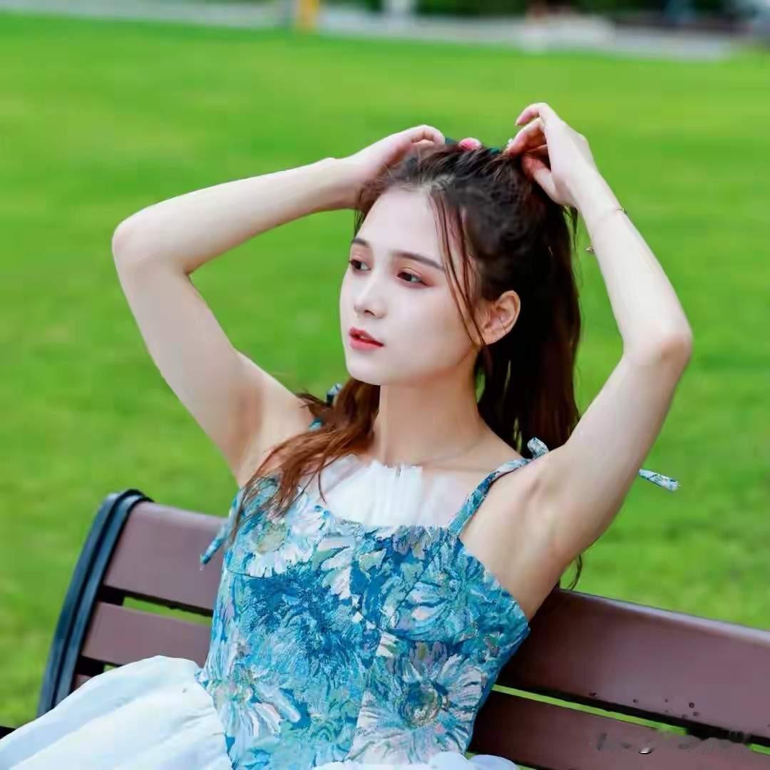 短剧女演员左一，这段时间算是彻底栽了！亲手把自己的演艺路走死了。

之前还在短剧