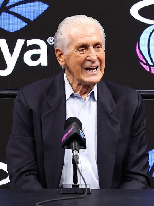 帕特-莱利向ESPN透露，他已经和勒布朗的经纪人里奇-保罗进行了沟通顺畅的洽谈：