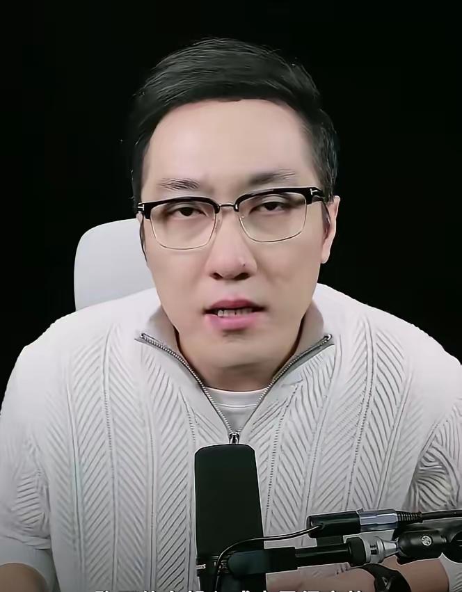 为啥每次刷到王自如，总感觉他在对人翻白眼？让人有点不舒服😄。看到他的长相，总会