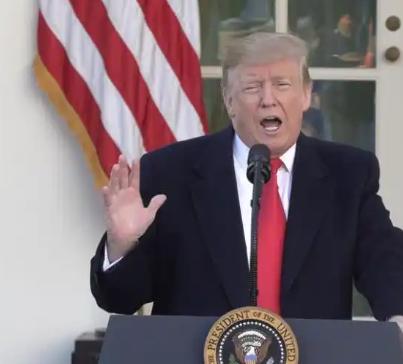 普京意想不到！就连马克龙也意想不到！特朗普居然承认：放弃全球霸权！将调整与中国的