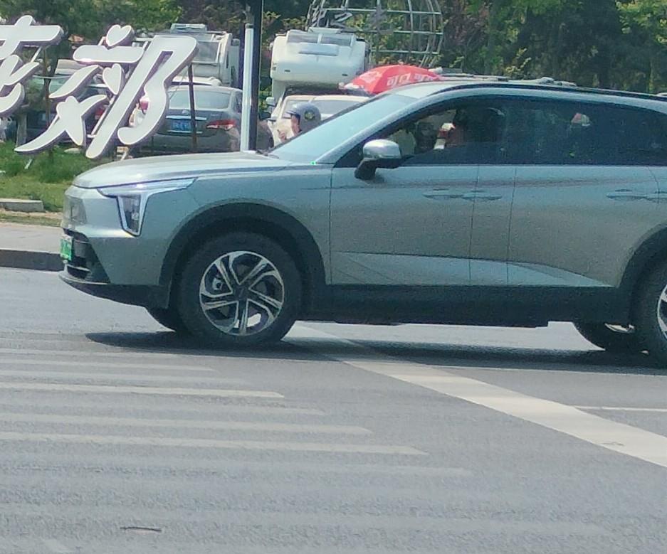 新能源车市会迎来新一轮涨价潮吗会的，因为新能源汽车优势明显，各位司机都看到了，只