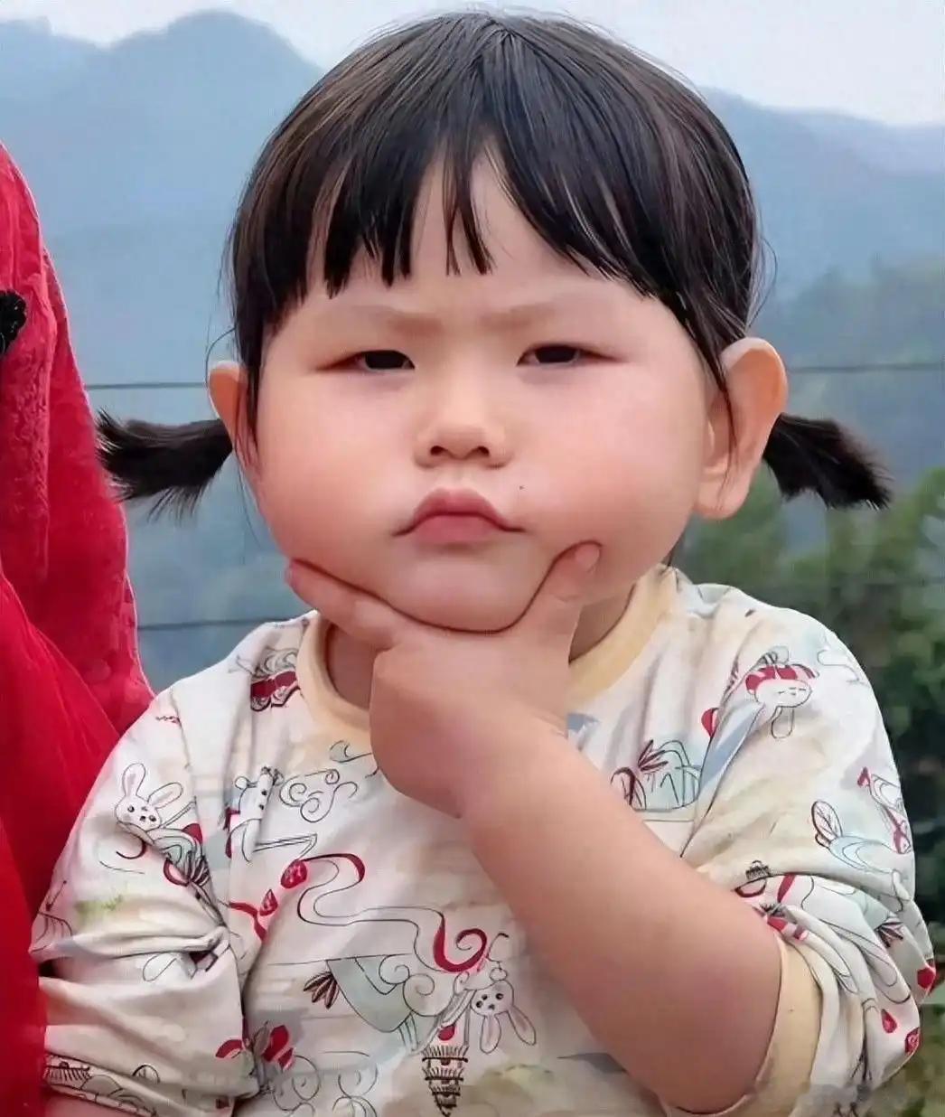 你凶我，我不想拍了！”5岁的瑶一瑶含泪对着大人控诉，揭开了年入千万家庭背后的流量