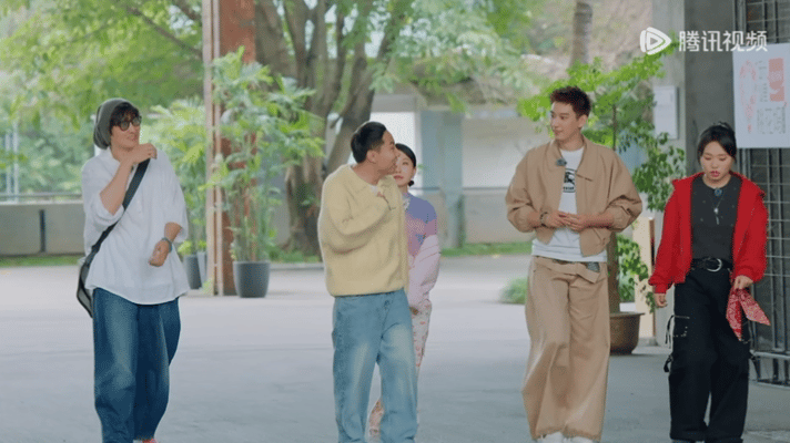 王传君说徐志胜沈月的CP好嗑 王传君说完这句话之后，徐志胜的嘴角就没放下来过。嘴