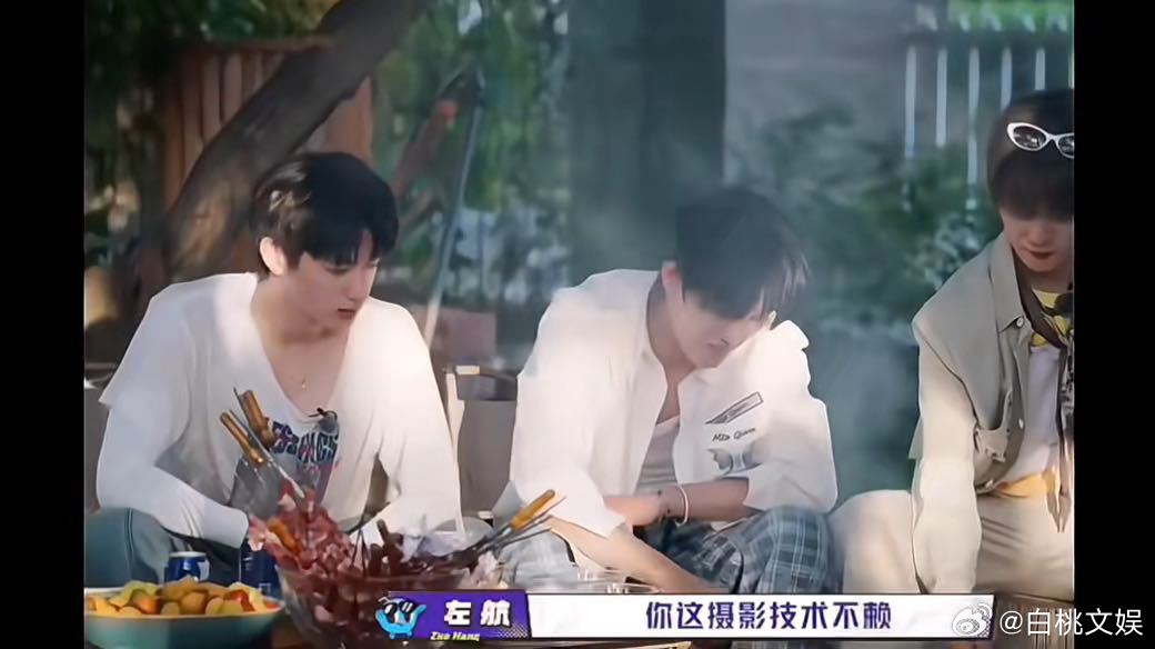 谁能不被兄弟夸夸局暖到！苏新皓照片一放，左航说能去剧组，张极接侧拍，左航立马“拍