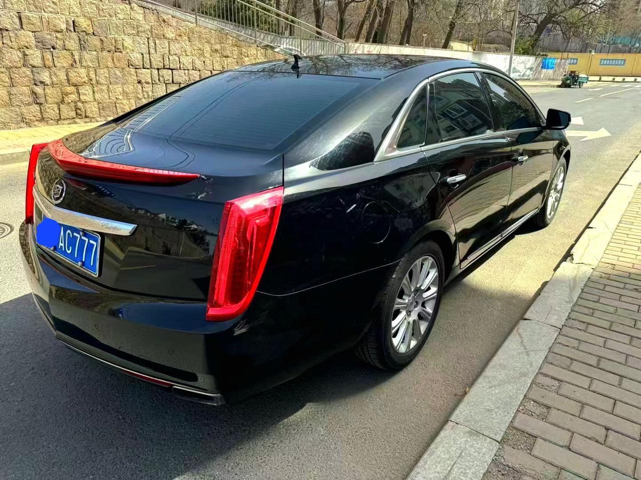 凯迪拉克x ts。2013年登陆国内的，这是初代版本。现在的凯迪拉克设计越来越找