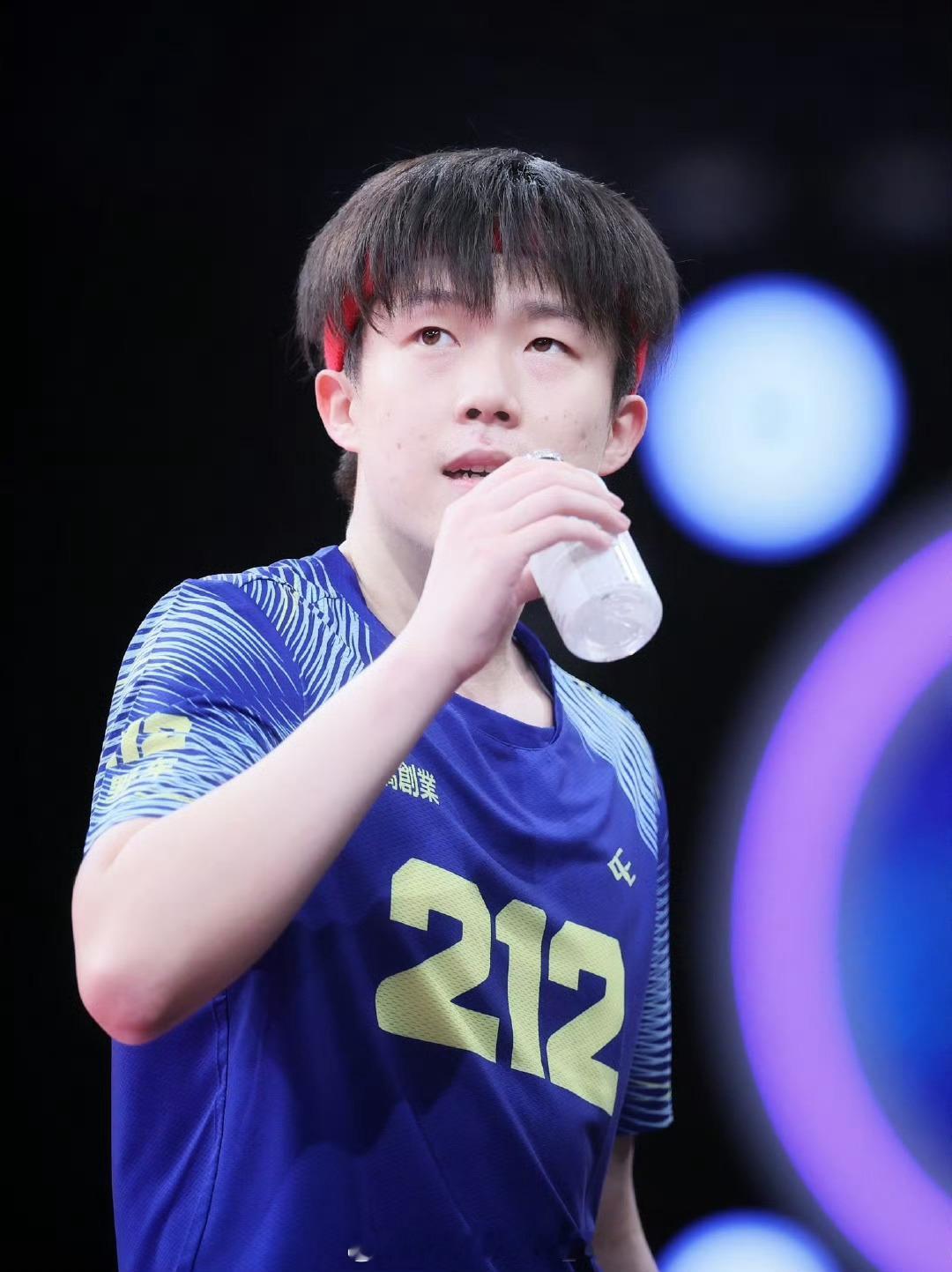 王楚钦[超话]   wcq 王楚钦  🦁 王楚钦加油  宝宝中的宝宝！萌物中的