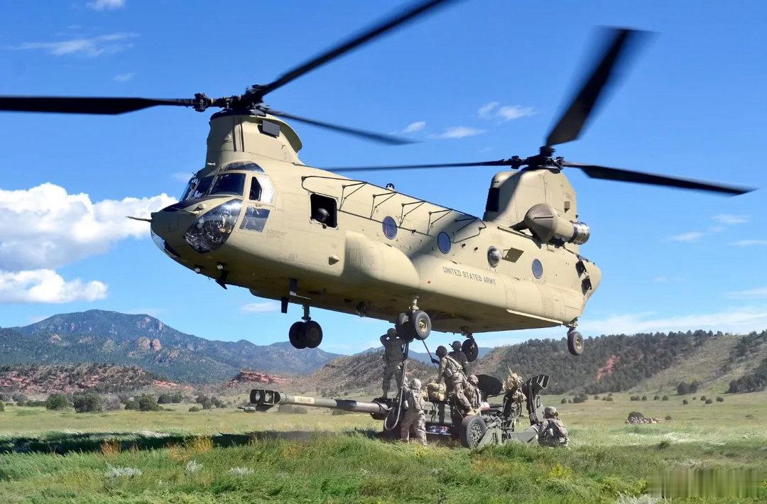 CH-47“支奴干”重型直升机在中东的公开亮相，不仅仅是装备展示，更是美军为潜在