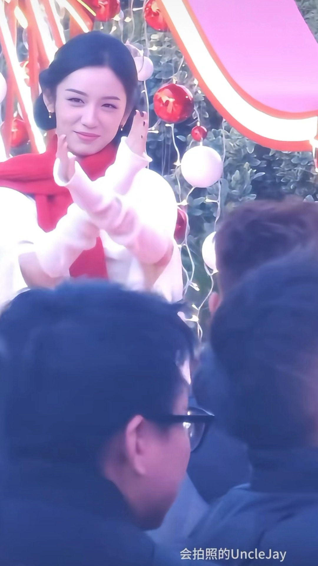 久违的手势舞，大大方方的也子好美好可爱周也南京线下占据你手势舞