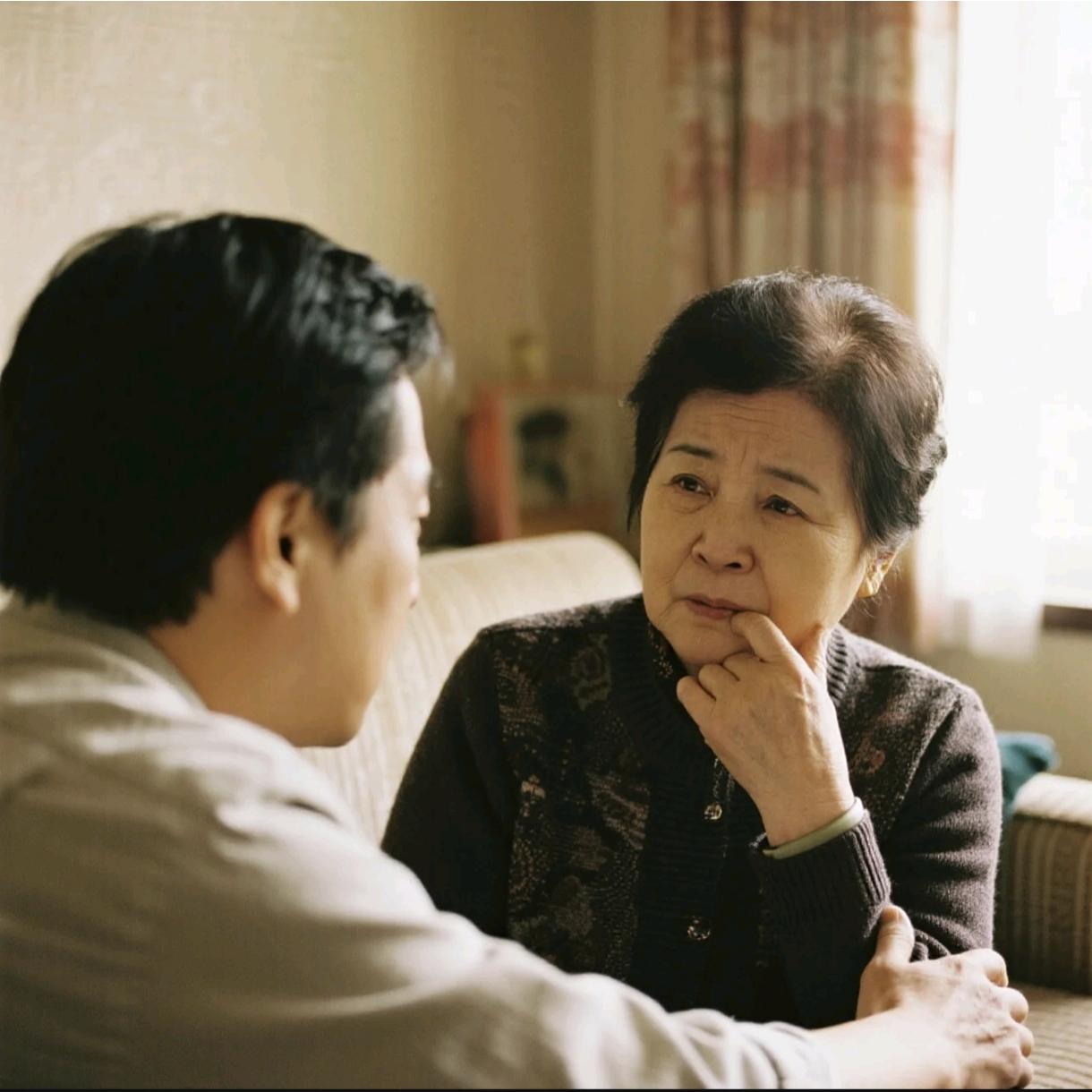 女婿回娘家吃饺子可太实在了！丈母娘笑得合不拢嘴：汤汤水水都没剩下，临走还拎着个空