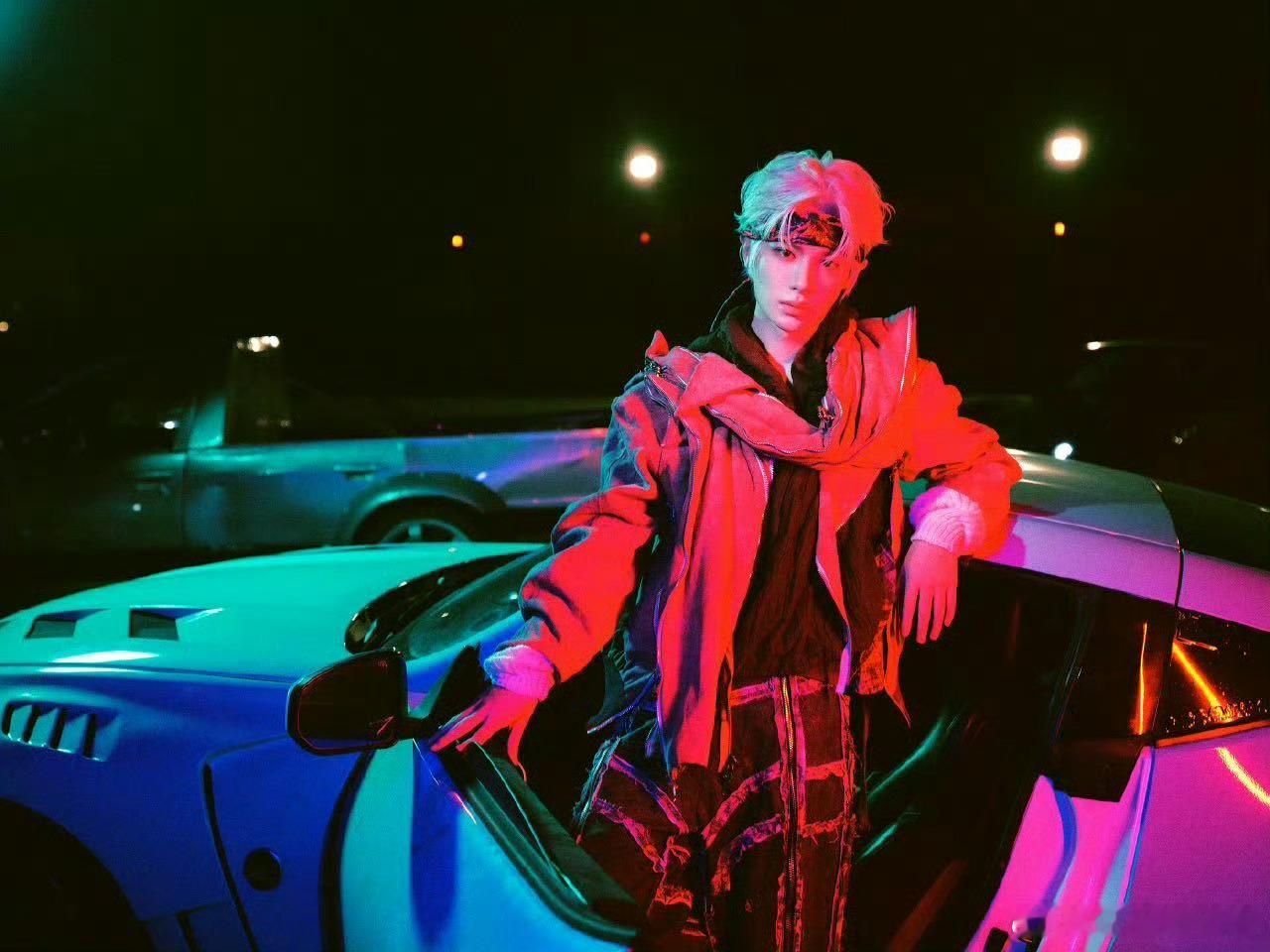 黄明昊这视频多少有点废显卡 完成了一次从破坏到重建的赛博旅程，概念执行得很彻底。