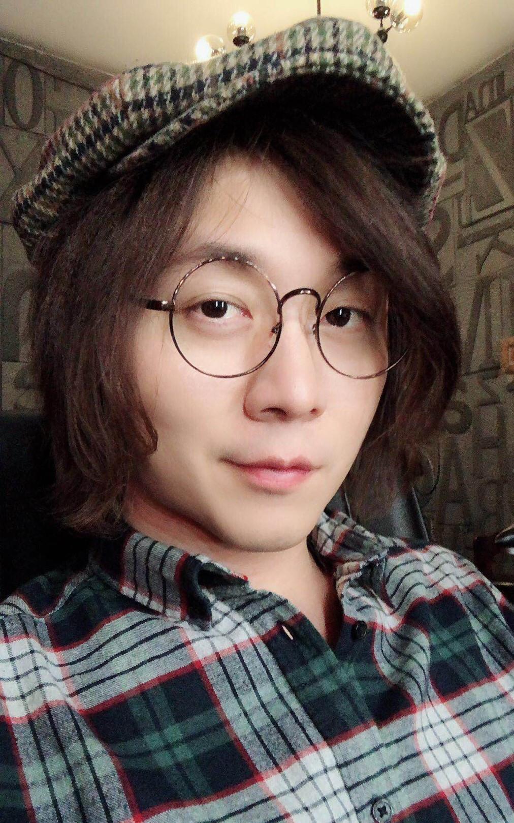 大仙，真是仙人。每一步都走的如此精准。
他的背后，一定是有个团队。理由：
一是提
