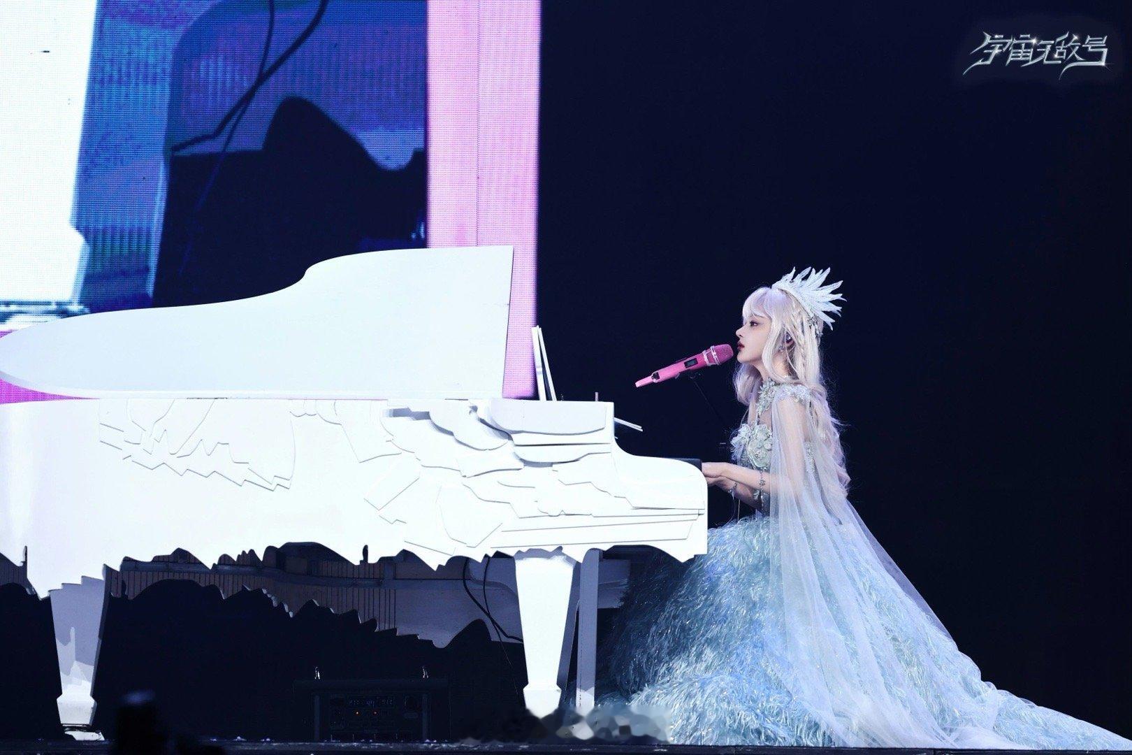 黄霄雲在声生不息后台集邮 黄霄雲后台集邮大丰收！从前辈的暖心夸奖到和朋友们的搞怪