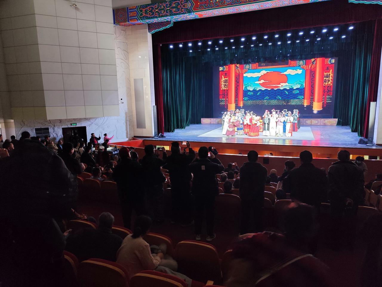 豫剧在西安这么火？这排队的场面还真没想到！前几天被朋友拉去西安人民剧院，看了河南