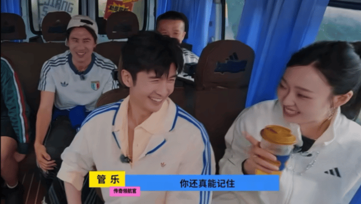 张云龙有点记仇和同伴唠赛场趣味故事，张云龙深刻记得正面交锋口号，小事都会用心记取