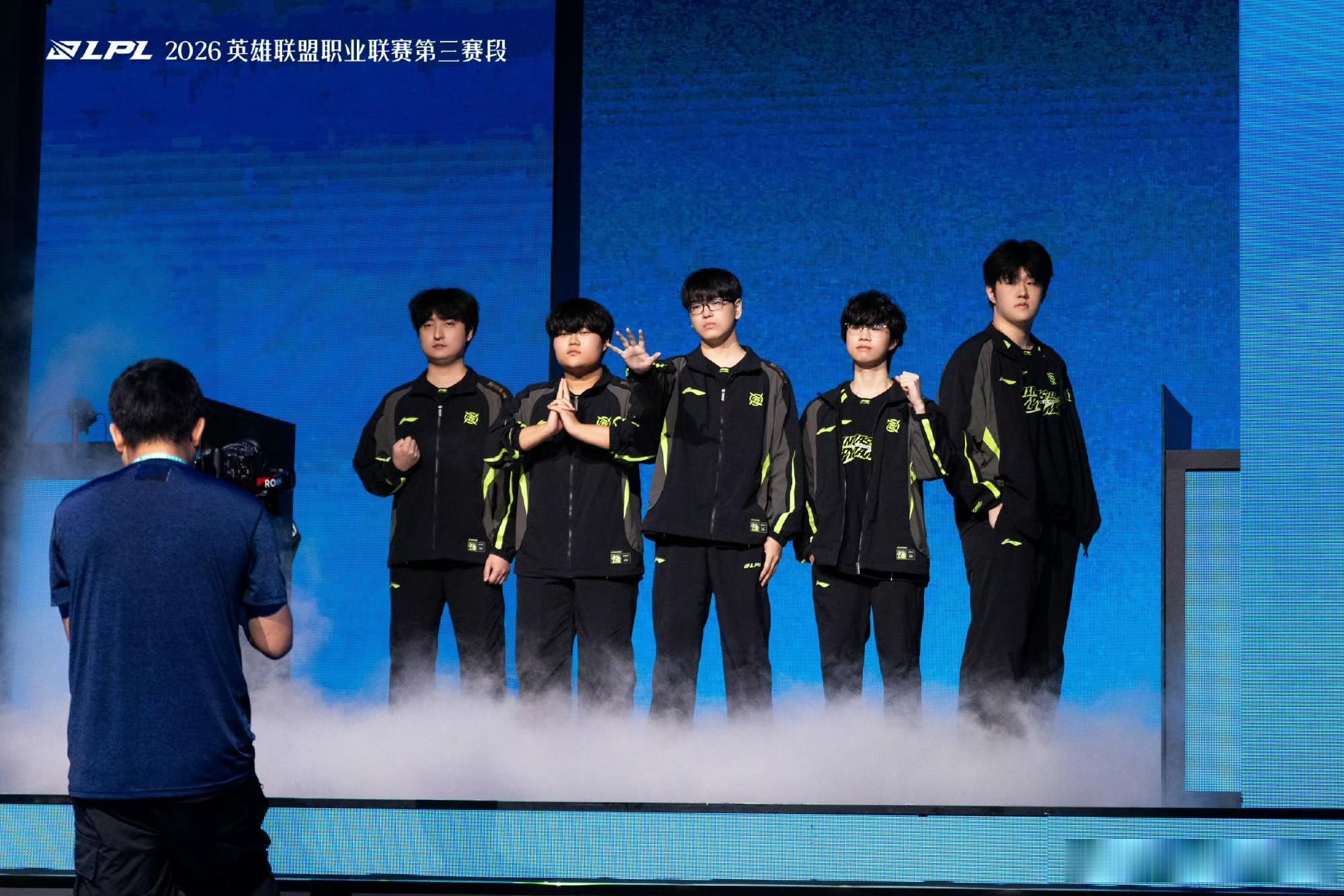 八连胜输一场就滿盘皆输，涅槃*打到现在不容易，可惜。因为ig也是一样的输不起 ​