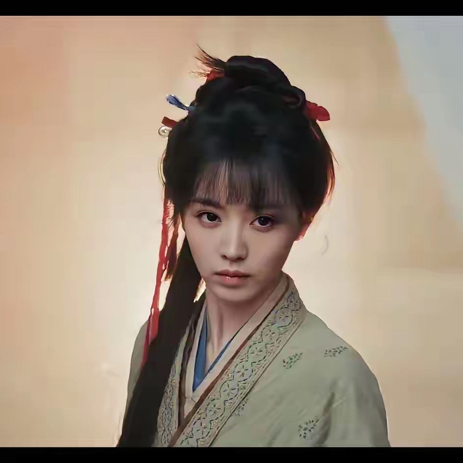 不得不说，《逐玉》确实是田曦薇演过的妆造最漂亮的角色。逐玉后面她的刘海梳上去了 