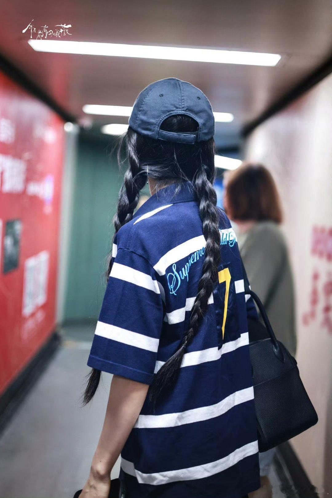 又要解锁新角色啦[爱慕]田曦薇天才女友出发进组 ​​​