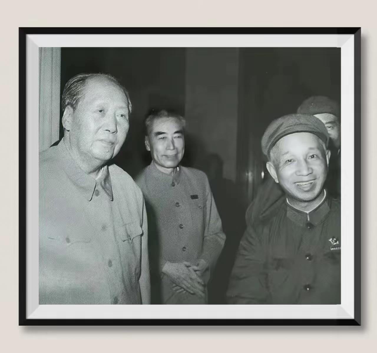 一眼破防！泛黄影像定格英雄瞬间，他们从未远去，永远活在国人心中
 
翻开一张张珍