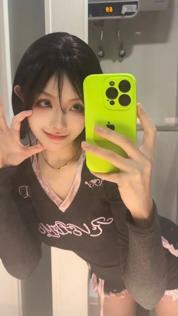 别看我平时不说话，背地里老子超可爱