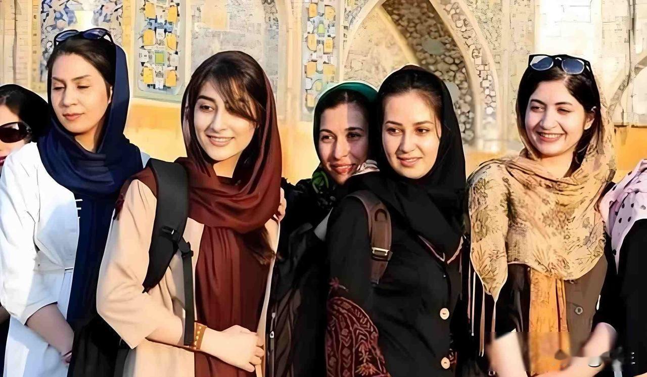 特朗普推特连发七条，伊朗没回话，革命卫队却亮了枪，霍尔木兹海峡的风向突然变了
4