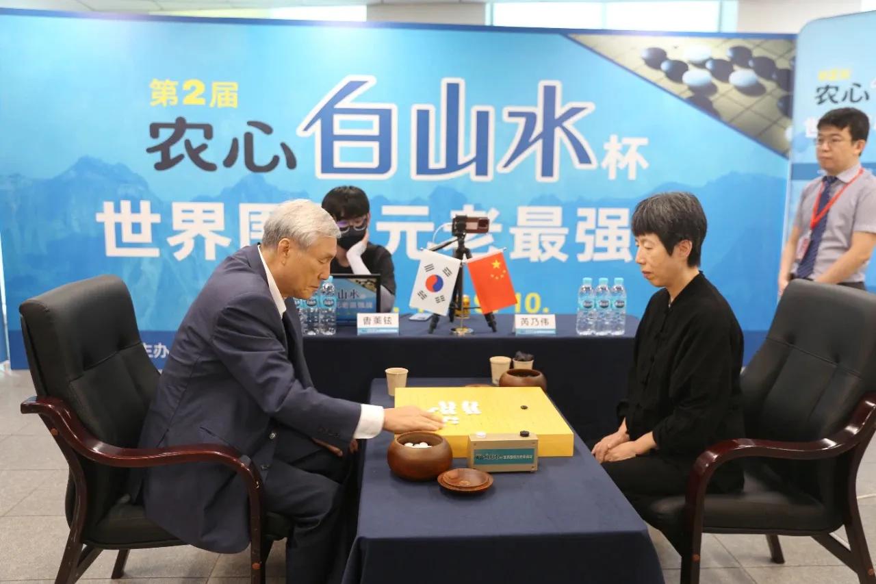 芮乃伟与曹薰铉

曹薰铉当年夺得首届应氏杯冠军，对韩国围棋的意义不亚于聂卫平擂台