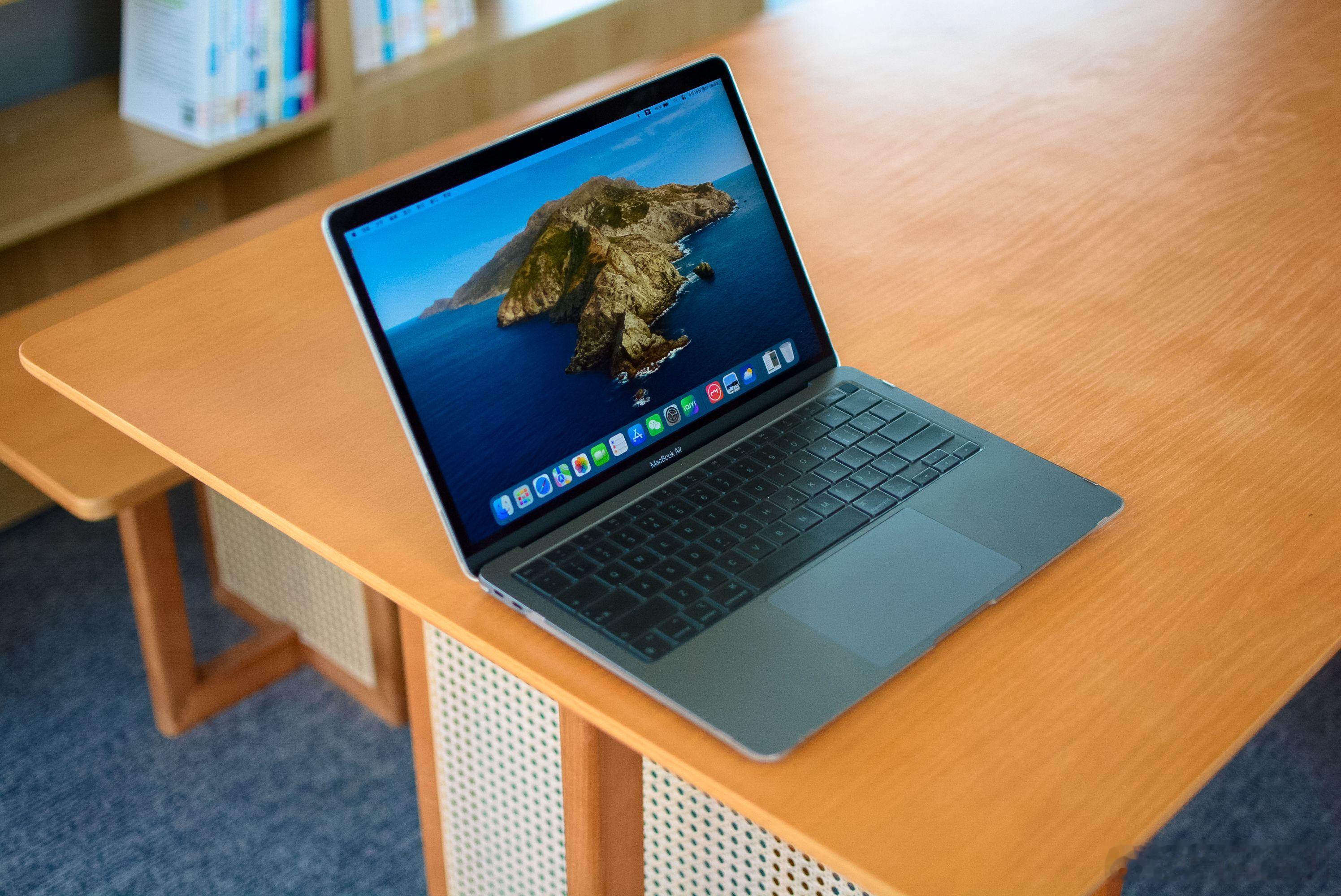 #你是笔记本颜控吗#对我而言，功能面前颜值没有太大意义。用Macbook就是看中