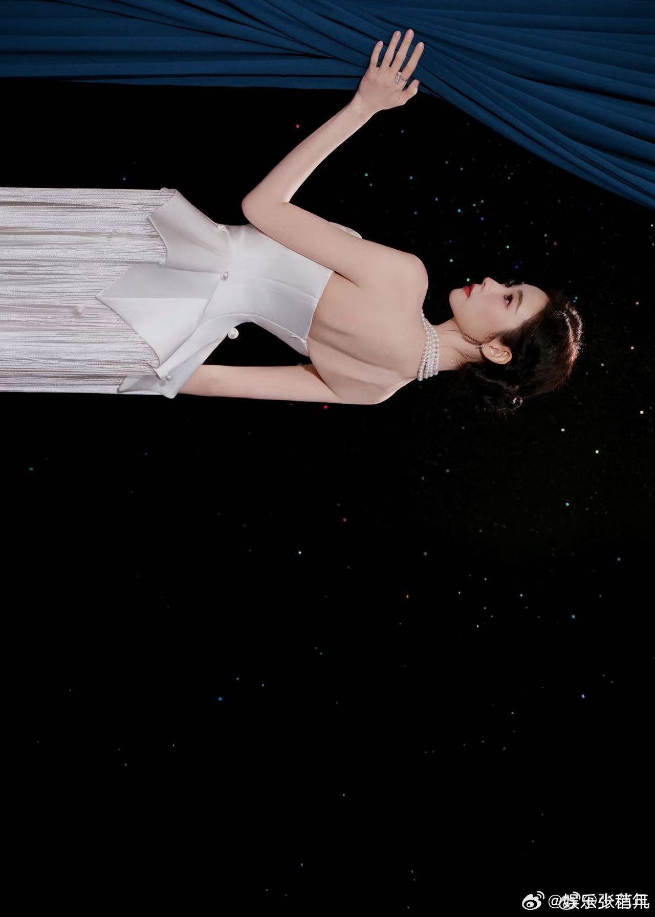 张艺凡尊重6岁小画家的著作权 张艺凡近期红毯造型一路出圈，不管是微博之夜还是RE