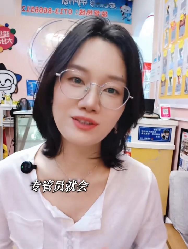 你中了大奖一般谁会最先知道？
水瓶座丫头。
你说店里面要是中了大奖一般都是谁最先