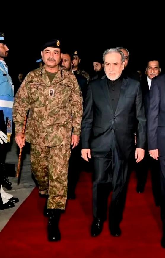 伊朗法尔斯通讯社记者报道称，美国在战场上没打赢，颜面大损，于是就想通过此次谈判挽