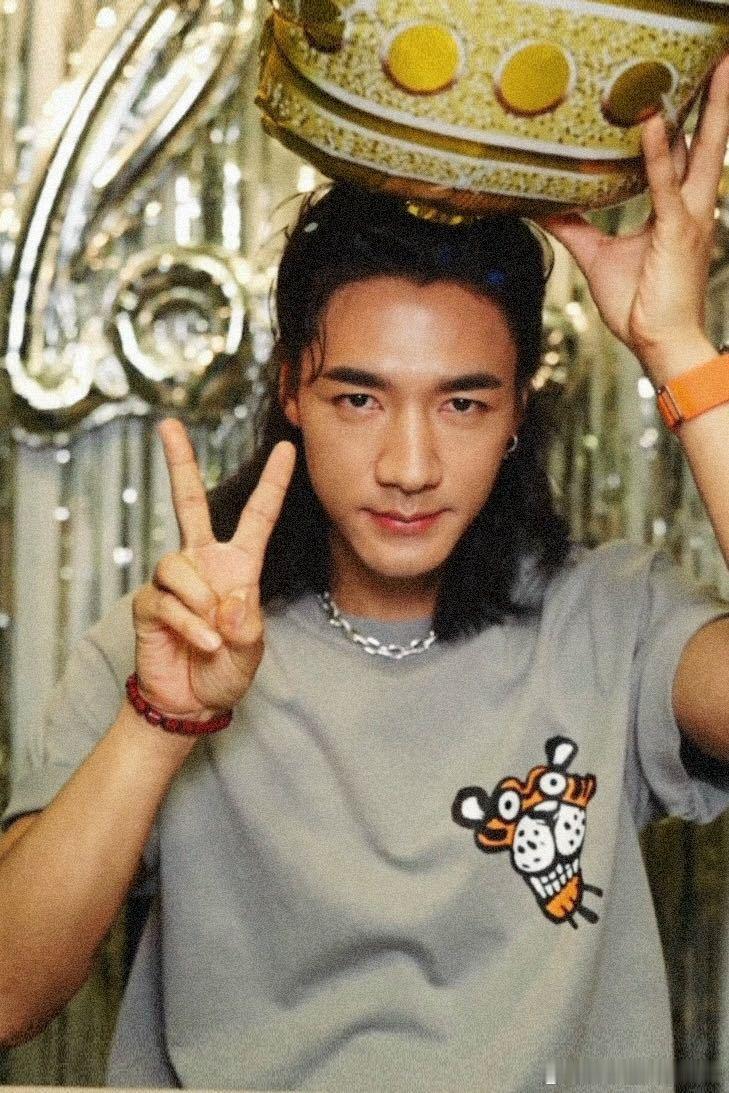 此沙的长寿面被吐槽像马吃的 此沙直播太有趣啦，长寿面是“牛奶胡萝卜荞麦面”，粉丝