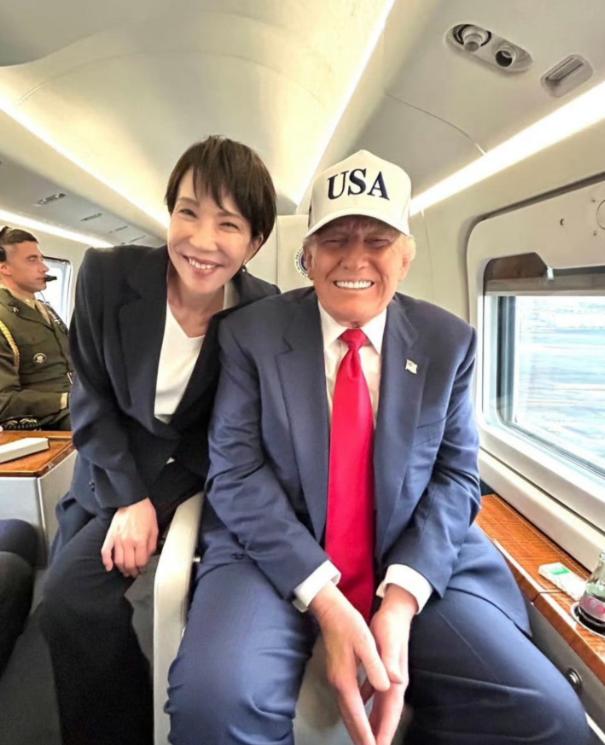 俗话说：男女有别！高市早苗难道不怕梅拉尼娅夫人吃醋吗？10月28日晚，日本首位女