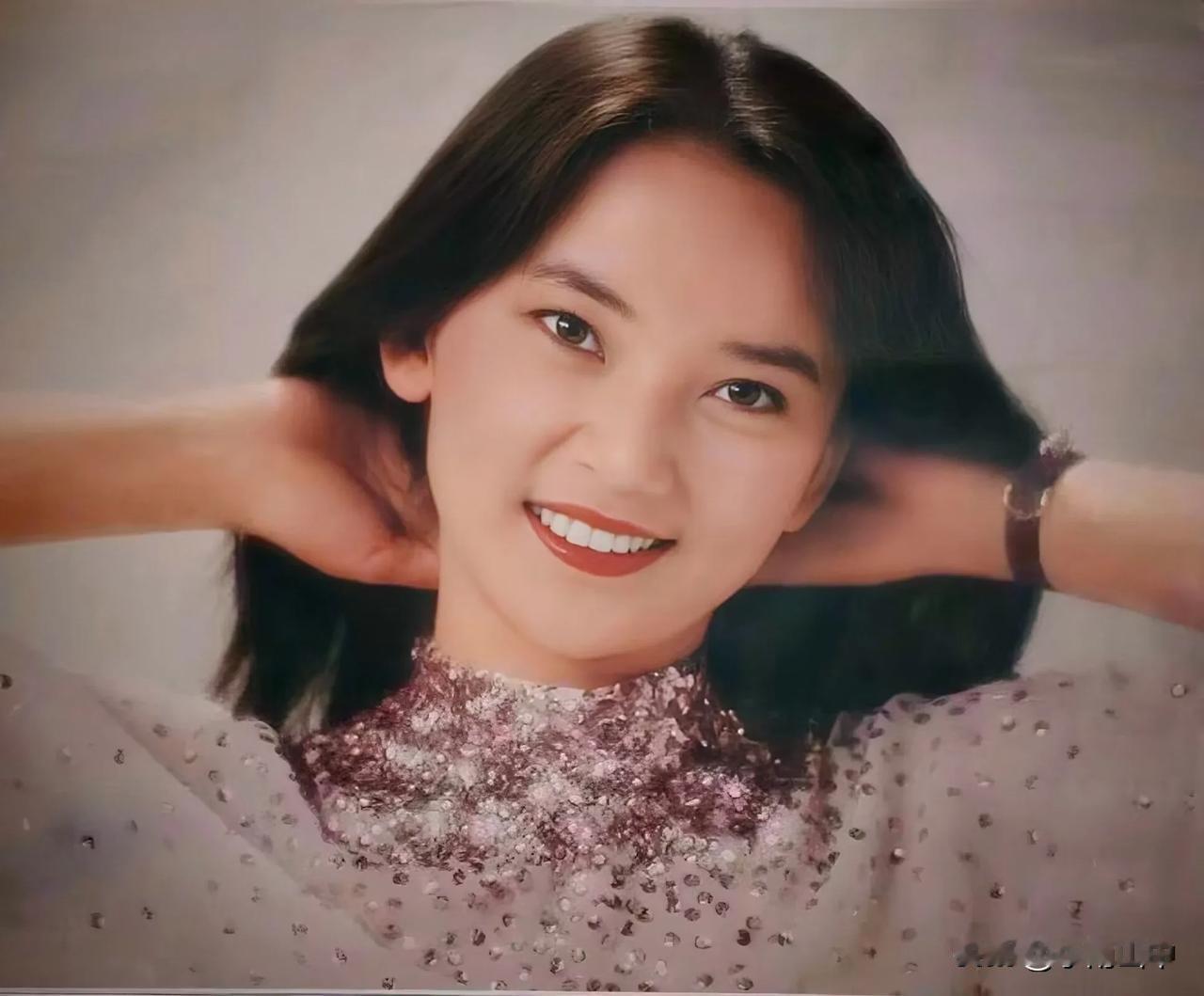 胡慧中、汪明荃、森  森
邓丽君、薰   妮、 甄  妮