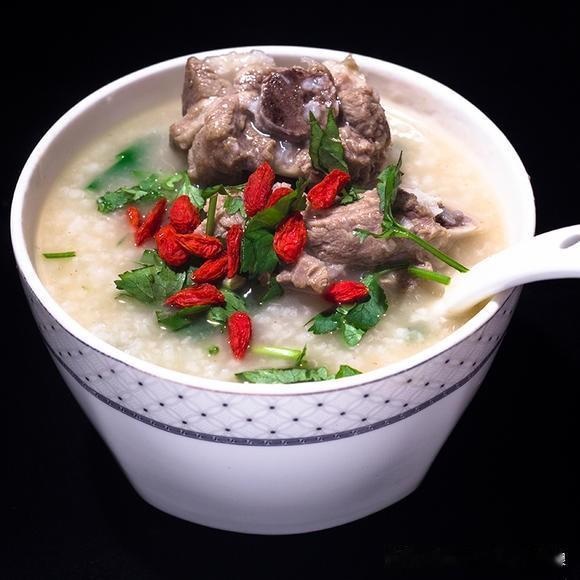 立春节气养生宜遵循“养肝为本、多甘少酸”的原则 。以下是一些适合立春节气的养生食