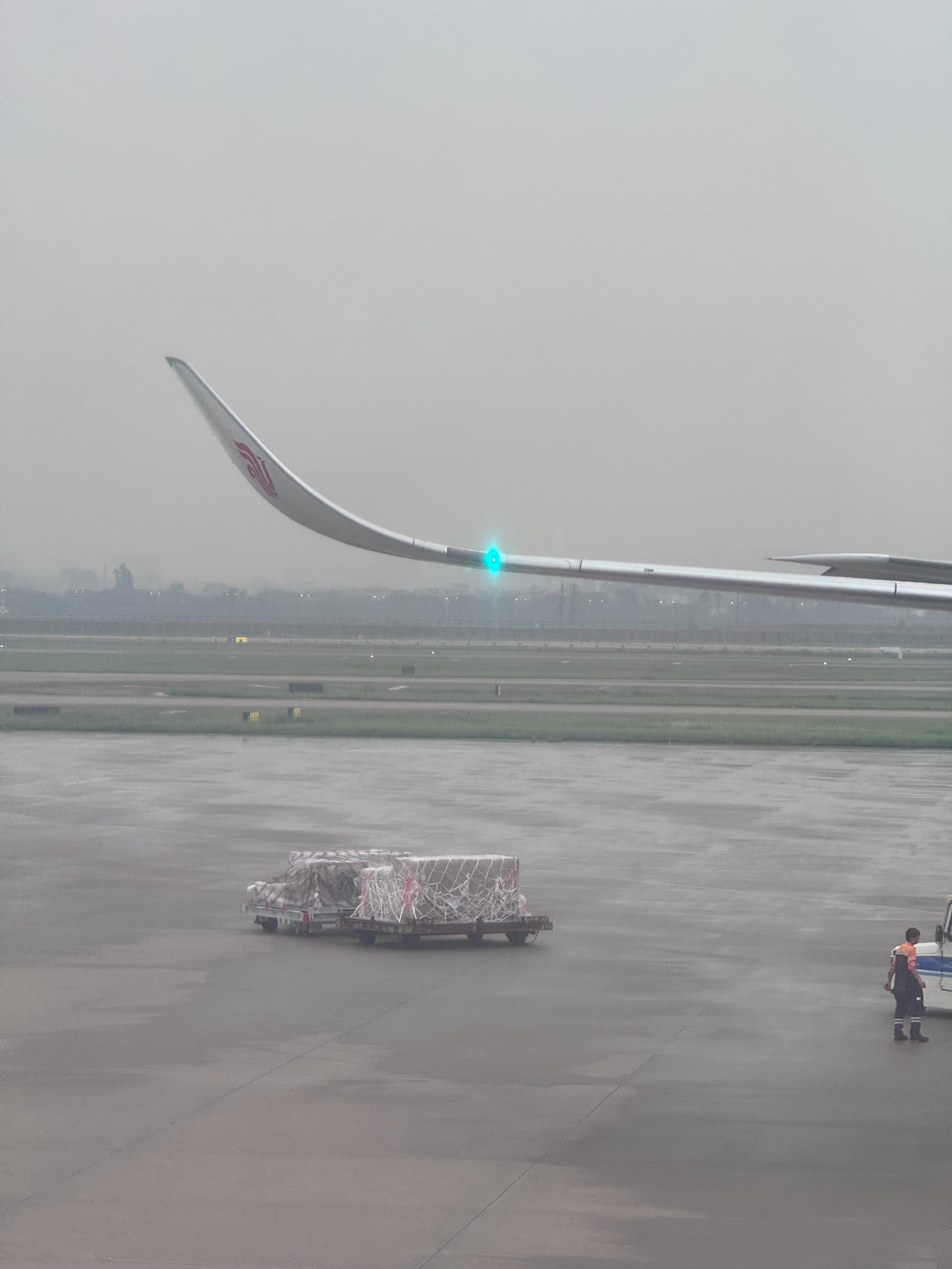 这大飞机 也有小蓝灯