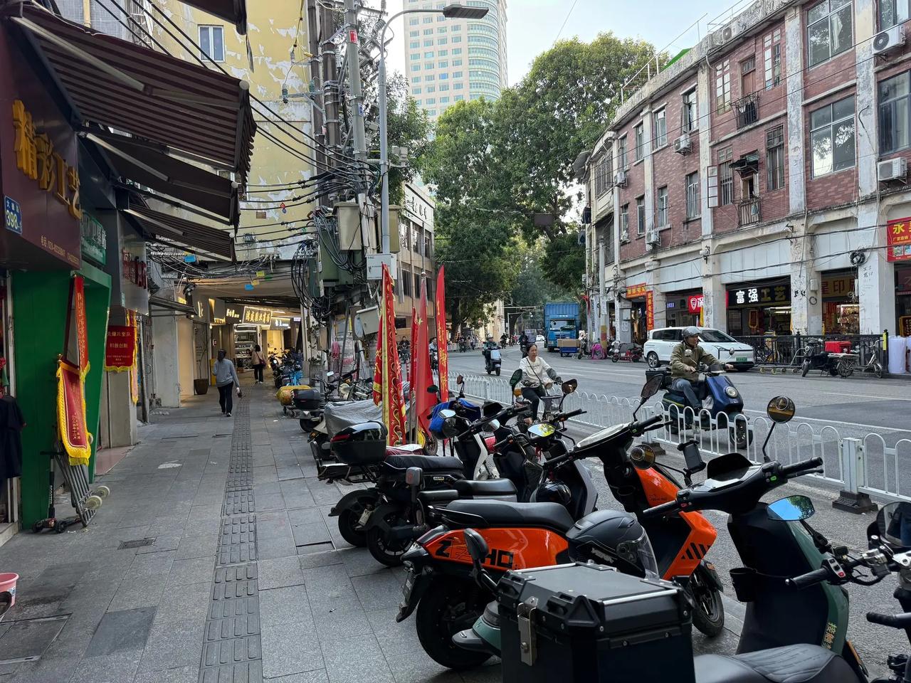 于海青：为何说广州的包容度是从内到外？ 当你在广州街道穿行的时候，不知不觉会感受