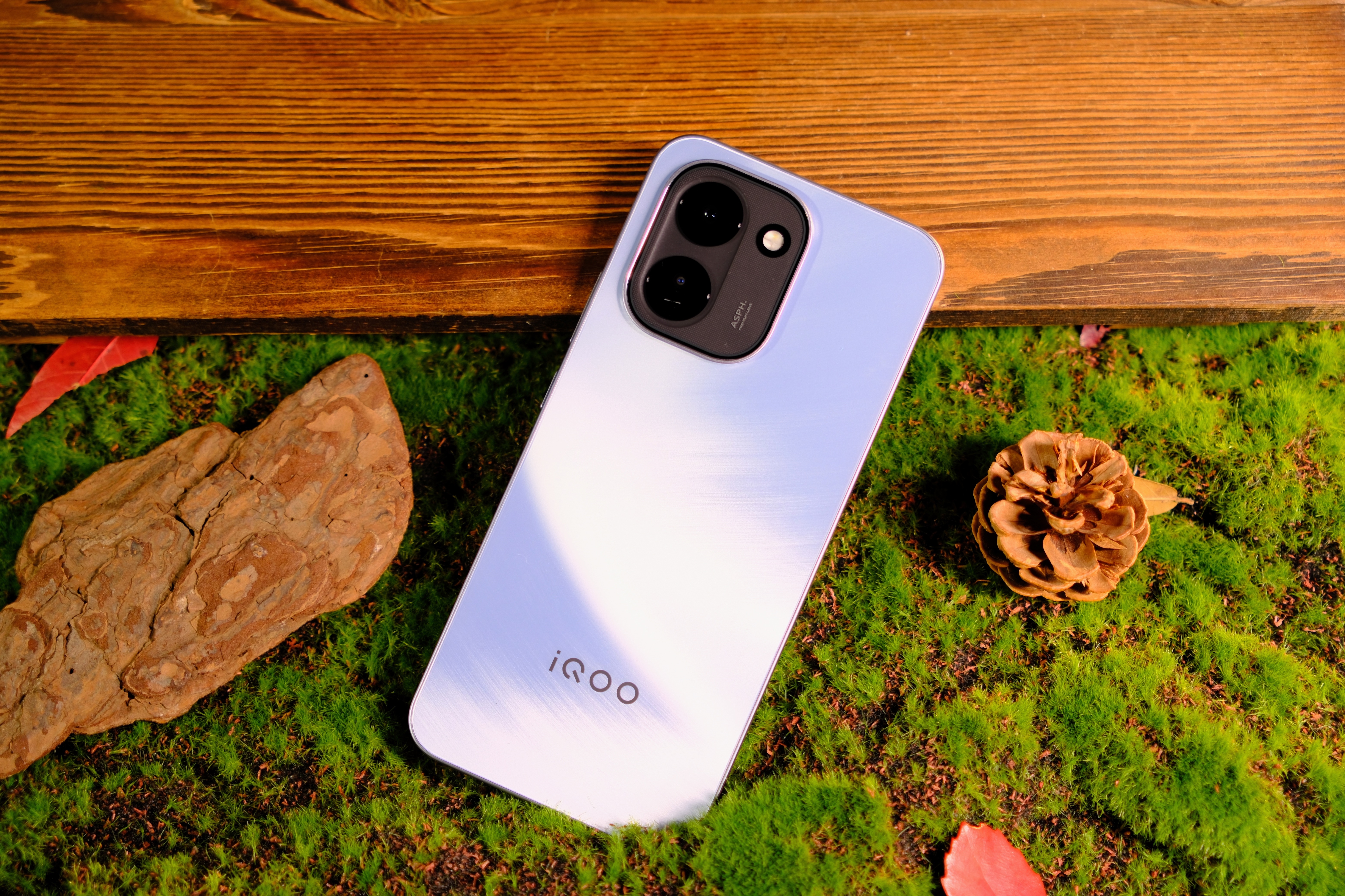 iQOO Z11用了全新的模具，小宇手上这个“沧浪浮光”大家觉得好看吗？iqoo