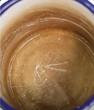 不同材质保温杯茶垢清洁禁忌：
1. 不锈钢材质
- 禁忌：禁止用钢丝球、百洁布的