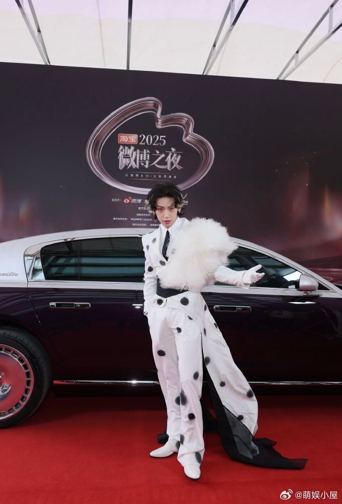 微博之夜明星首批下车生图微博之夜明星下车名场面 刷完生图直接被惊艳到！群星齐聚的