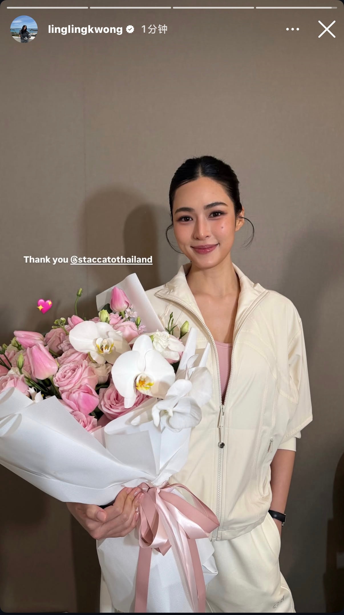 邝玲玲igs更新是思加图送来的花花，是来祝贺我们代言人2200万票荣获世界首美，