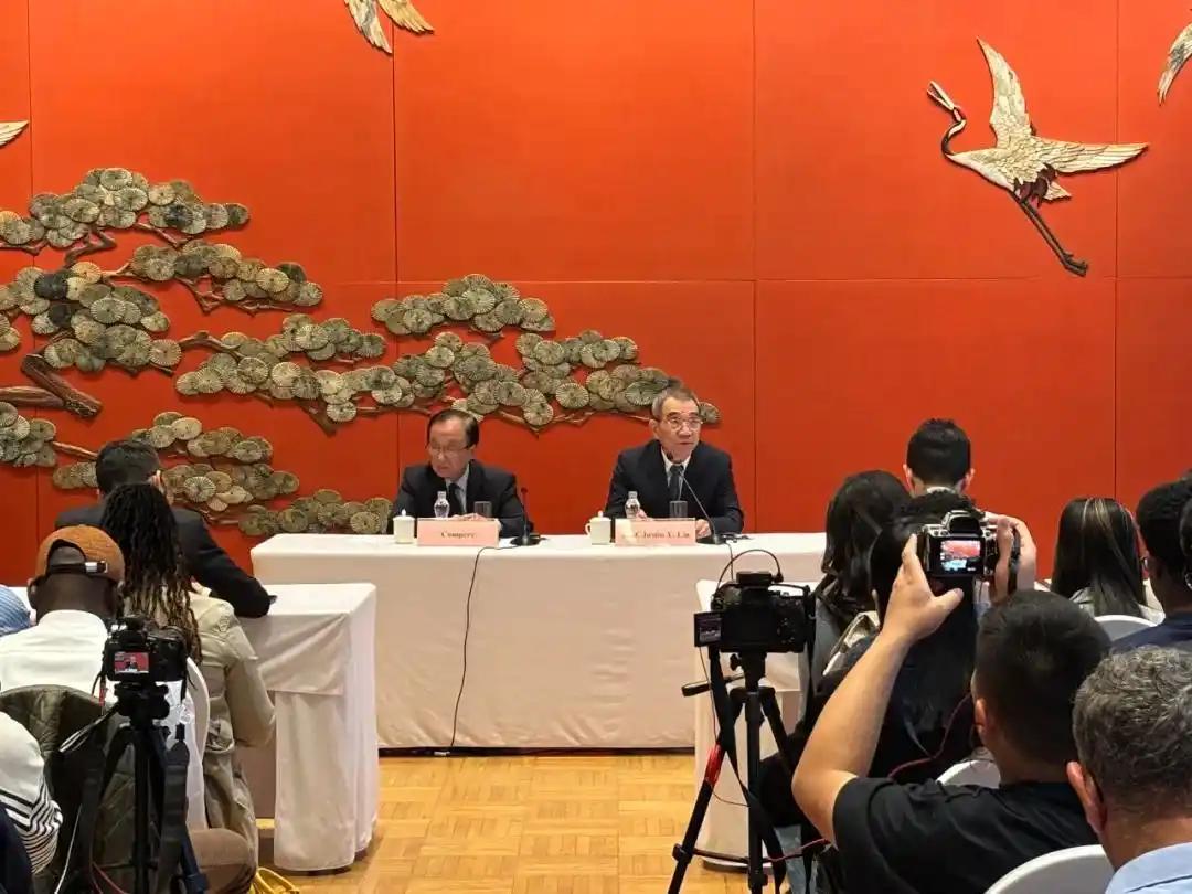 林毅夫认为，如果中美不再进行贸易，那么作为一个拥有全球35%工业产值的大国，中国