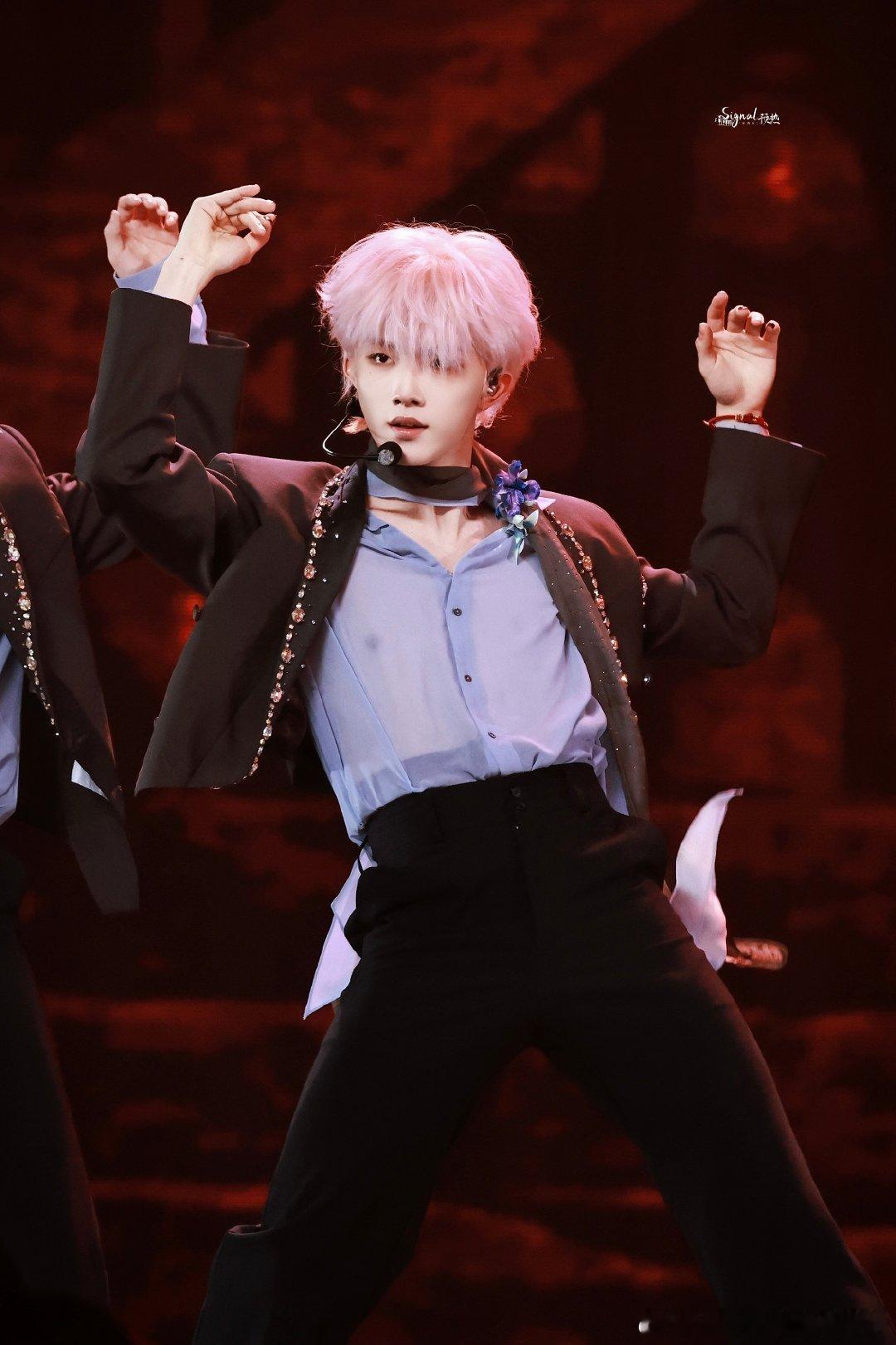 TOP登陆少年今天演唱会路透，透视装造型朱志鑫、张泽禹、张极、左航、苏新皓 